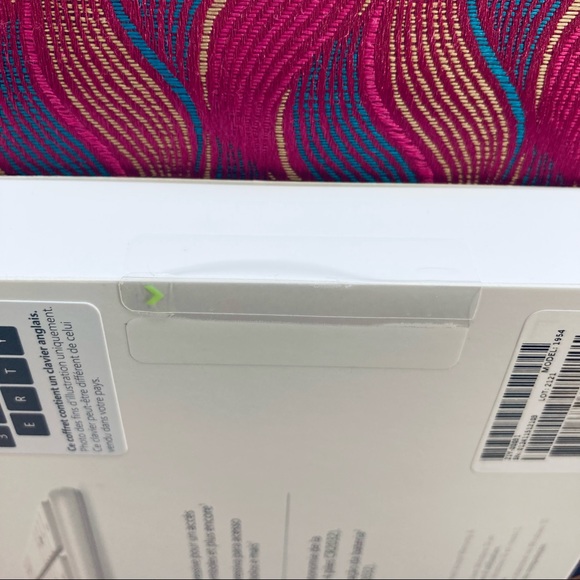 NIB Microsoft Designer Compact Keyboard in white - Picture 5 of 5